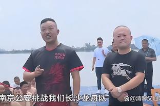 甜蜜如初❓太阳报：格林伍德和女友被拍到回英国过圣诞，手牵手！