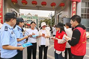 麦卡文尼：巴萨球衣太过沉重，拉菲尼亚能再次闪耀利兹联